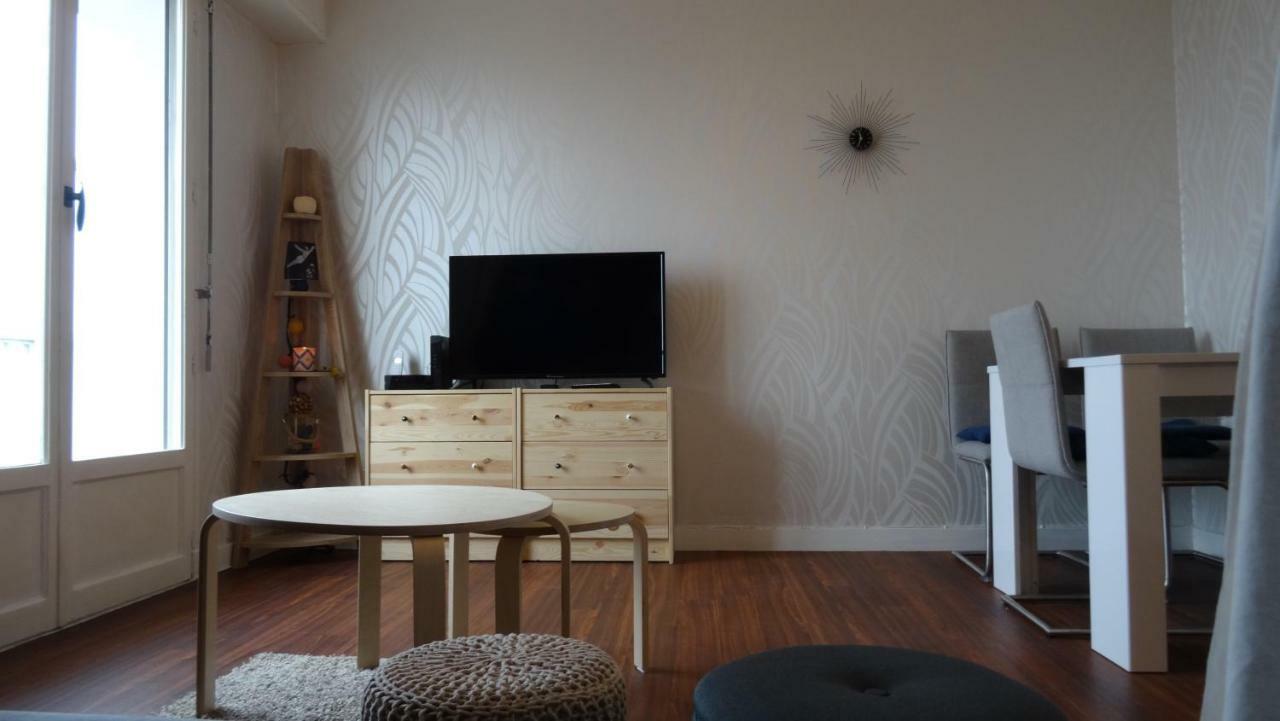 Studio Moderne Avec Jolie Vue Moulins  Luaran gambar