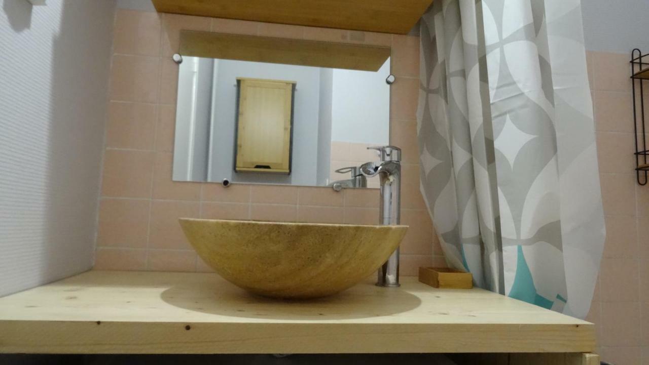 Studio Moderne Avec Jolie Vue Moulins  Luaran gambar